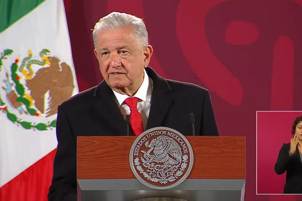 AMLO revela infiltrados en normalistas de Ayotzinapa; pide evitar actos violentos