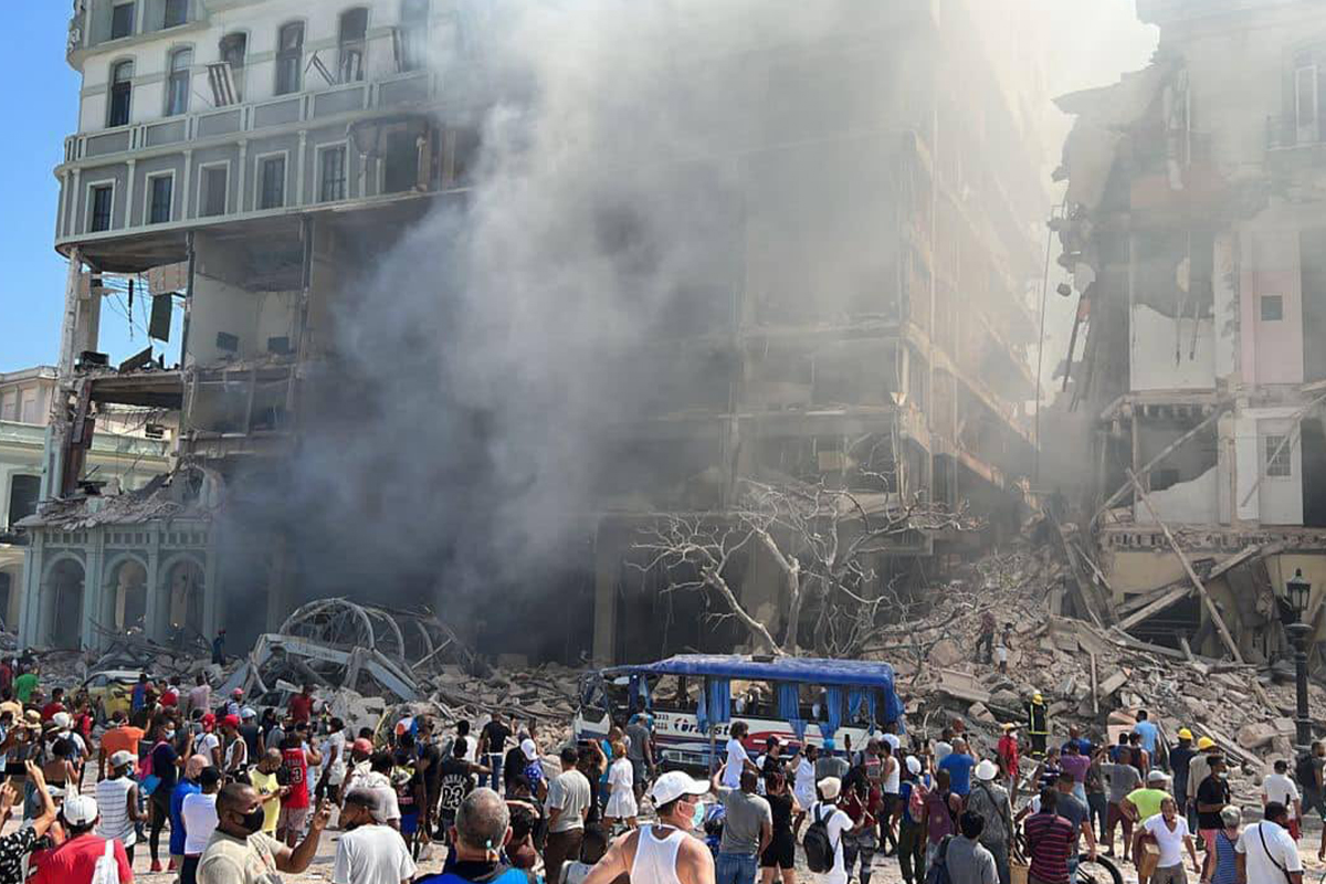 Fuerte explosión destruye parte del hotel Saratoga en la Habana, Cuba