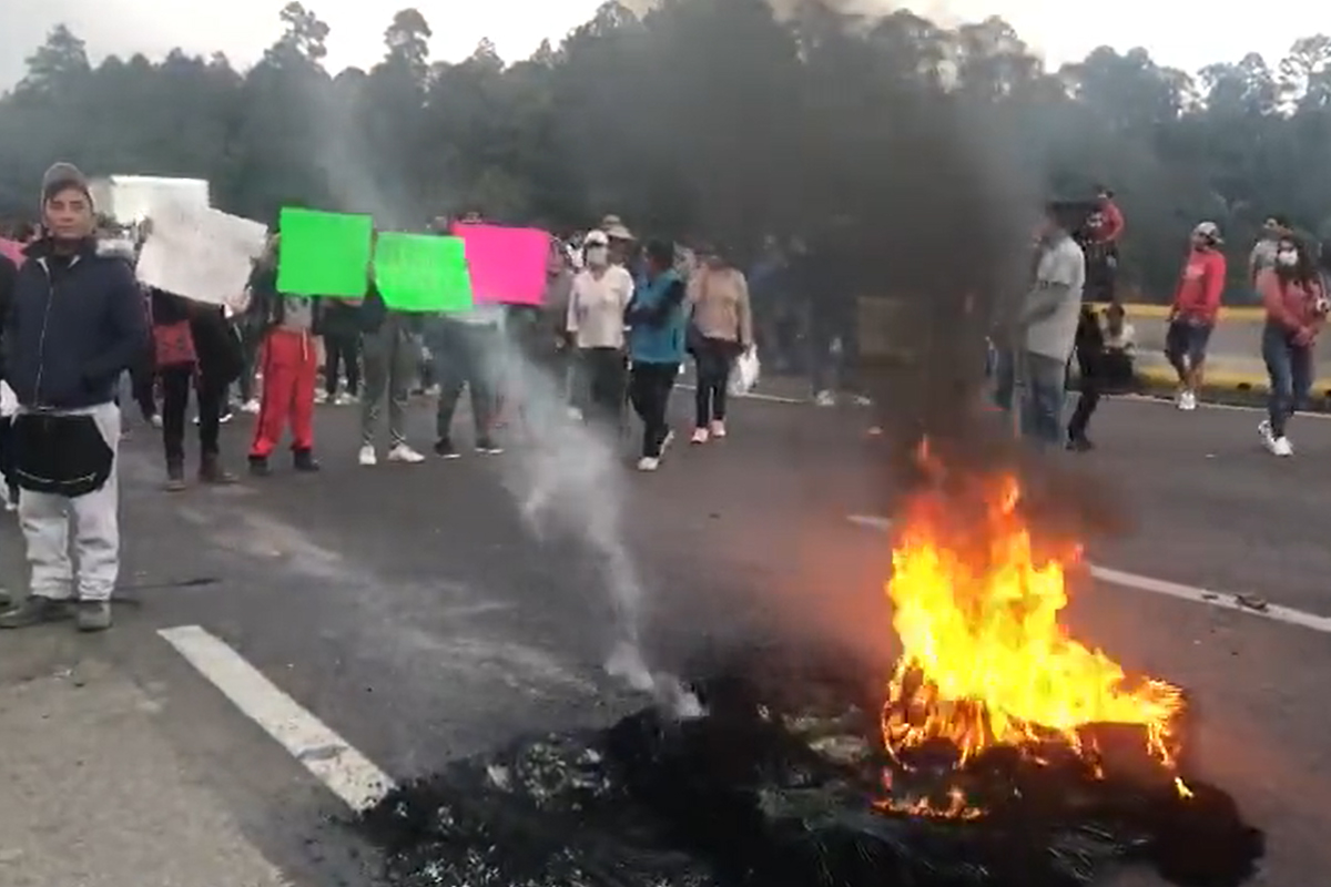 Bloquean autopista México-Puebla en Ixtapaluca tras desaparición de menor